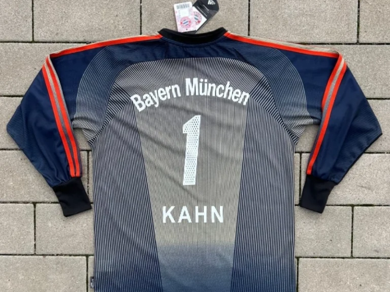 Wie kombiniert man ein Bayern Retro Trikot stilvoll?